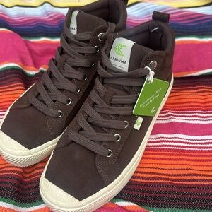 Cariuma Brown High-Top Sneakers